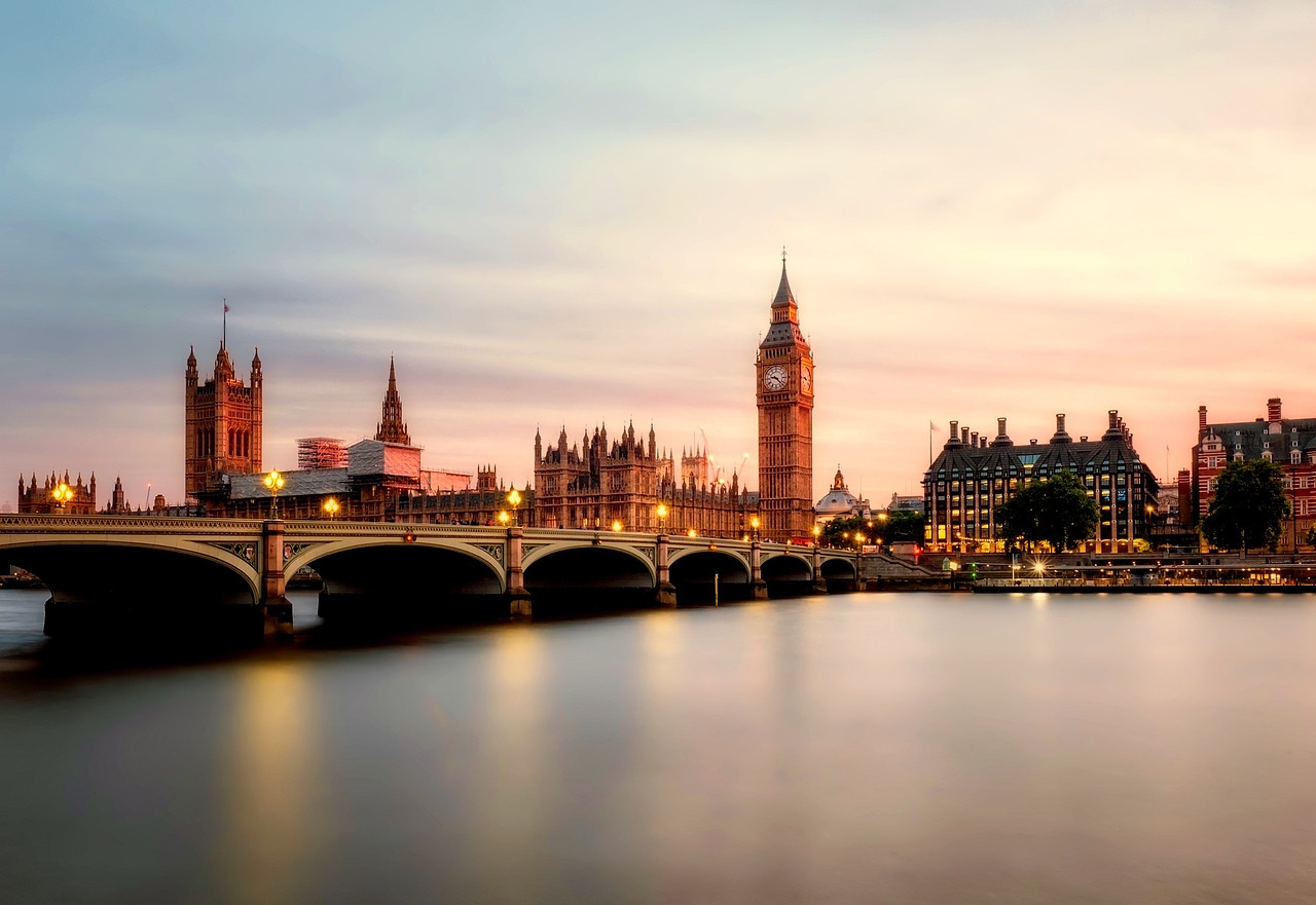 Flights to London (LHR) - Big Ben and Westminster - book airline tickets